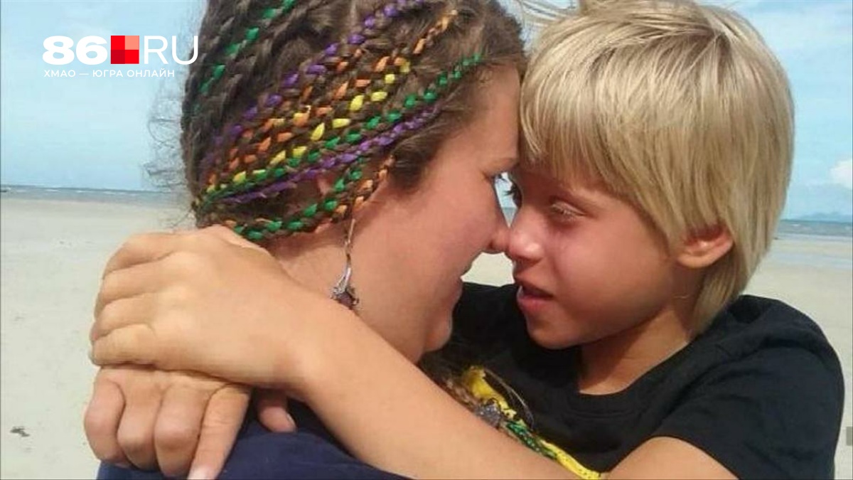 «Саня уверен, что он звезда»: история приемной мамы, которая забрала из детдома и вырастила мальчика с «расщепленным позвоночником»