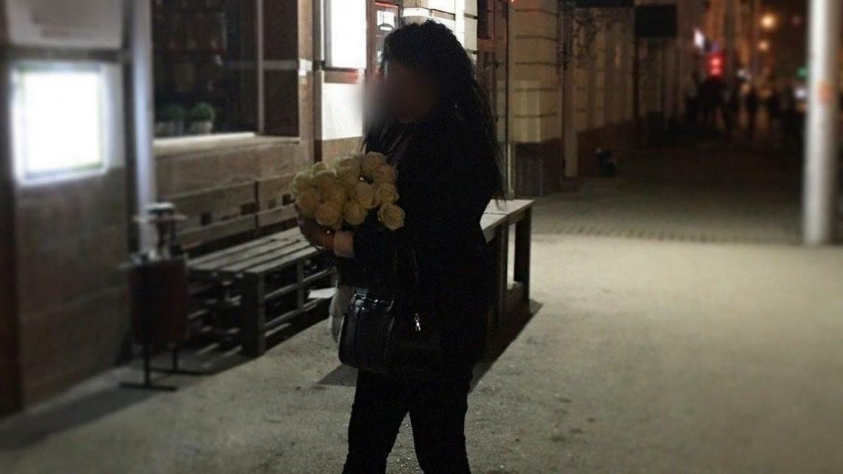 Брат помог спрятать тело: что стало с девочкой, которая 10 лет назад насмерть забила отца топором