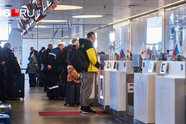 Российские авиакомпании разворачивают рейсы прямо в небе: туристы не могут вернуться из ОАЭ и улететь в отпуск