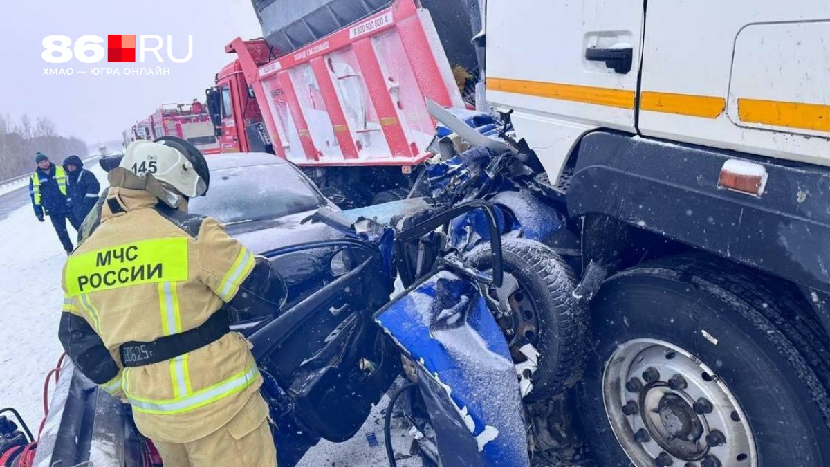Спастись было нереально. В жутком ДТП на трассе Тюмень — Ханты-Мансийск погибли три человека — фото