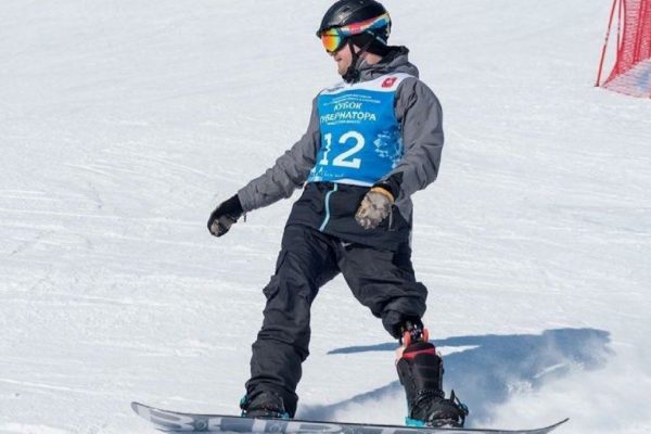 «Допрыгался! Мало, что ли, получил?»: сноубордист рассказал, как потерял ногу, но попал на Паралимпиаду