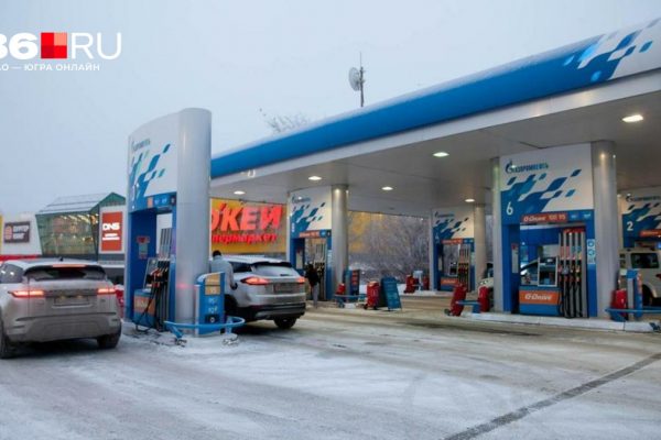 Почему нефть дорожает, а цены на бензин в России продолжают расти? Спросили у экспертов