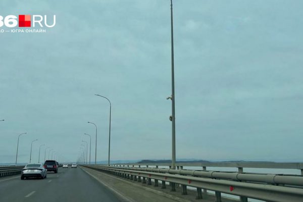 На двух участках одной из основных трасс Югры перекрыли движение