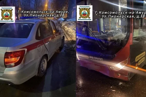 В Комсомольске-на-Амуре легковушка врезалась в рейсовый автобус с десятью пассажирами