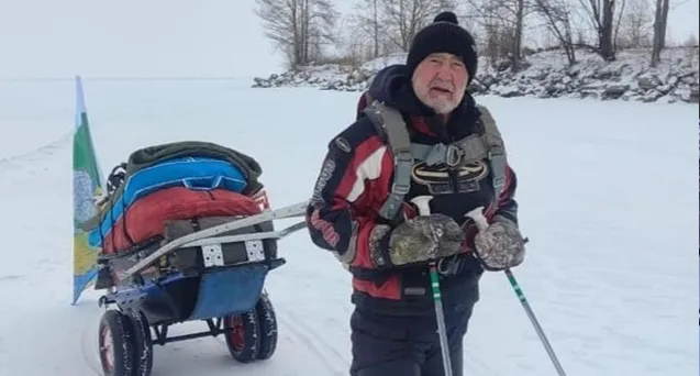 77-летний житель Красноярского края в одиночку преодолел ледовый маршрут вокруг Байкала всего за месяц