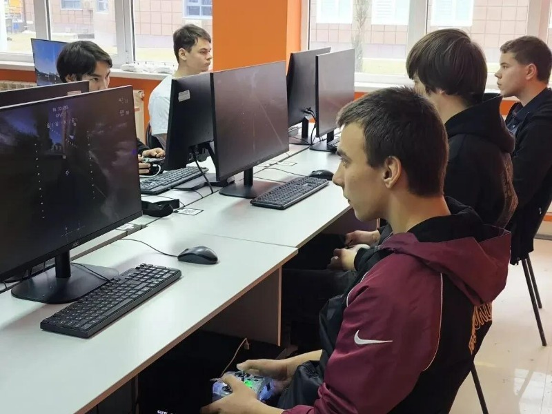 В Астрахани определили лидеров второго этапа студенческих гонок дронов