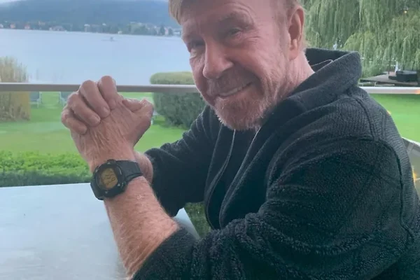 Прощание с легендой боевиков: умер Чак Норрис