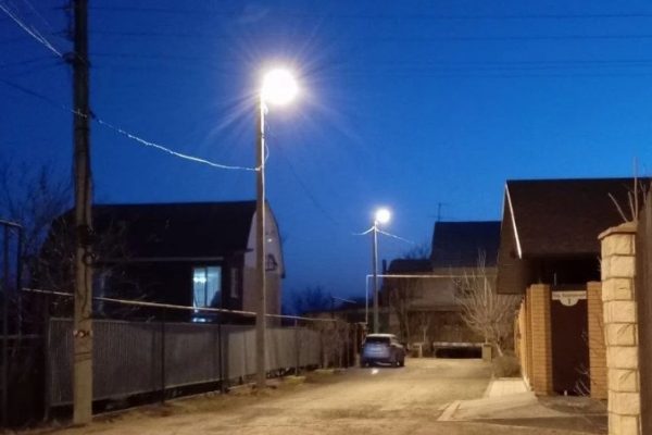 В Кировском районе Астрахани смонтировали уличное освещение