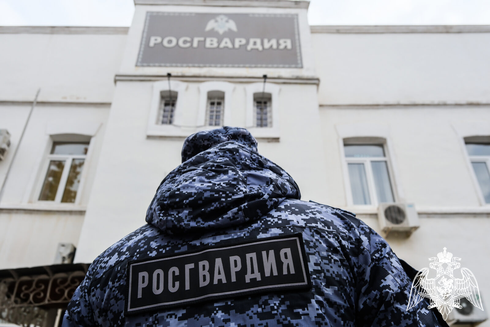 Алкоголь, баркас и росгвардейцы: в Астраханской области неожиданно задержали мужчину, находящегося в федеральном розыске - PRO Астрахань