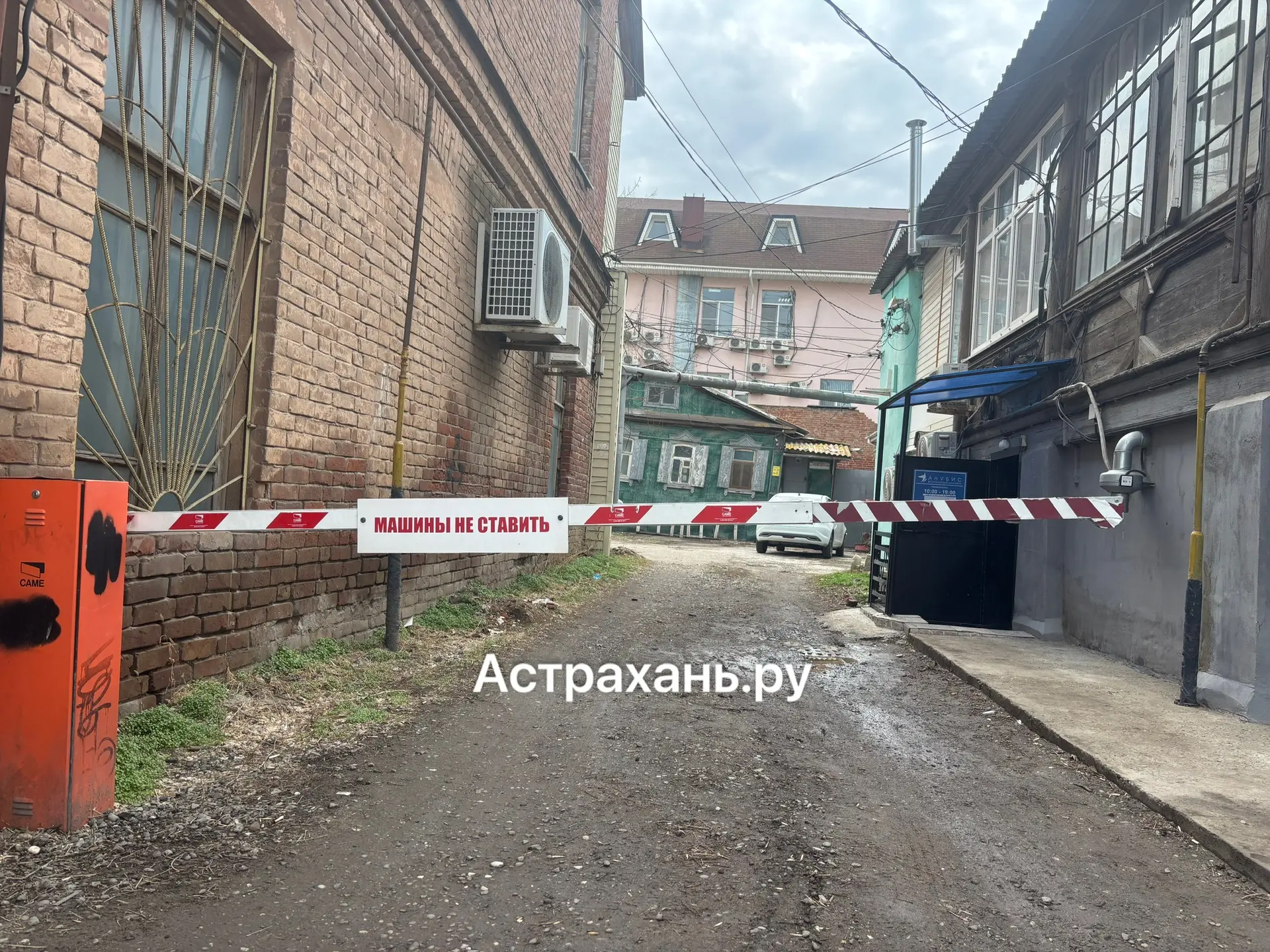 Как законно установить шлагбаум во дворе жилого дома