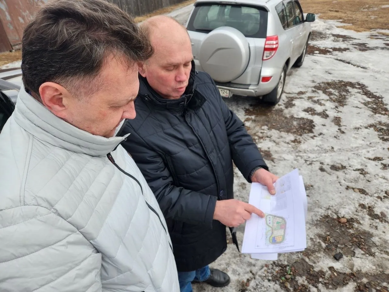 Мэр Красноярска пообещал жителям Березовки отсыпать дороги и благоустроить пустырь