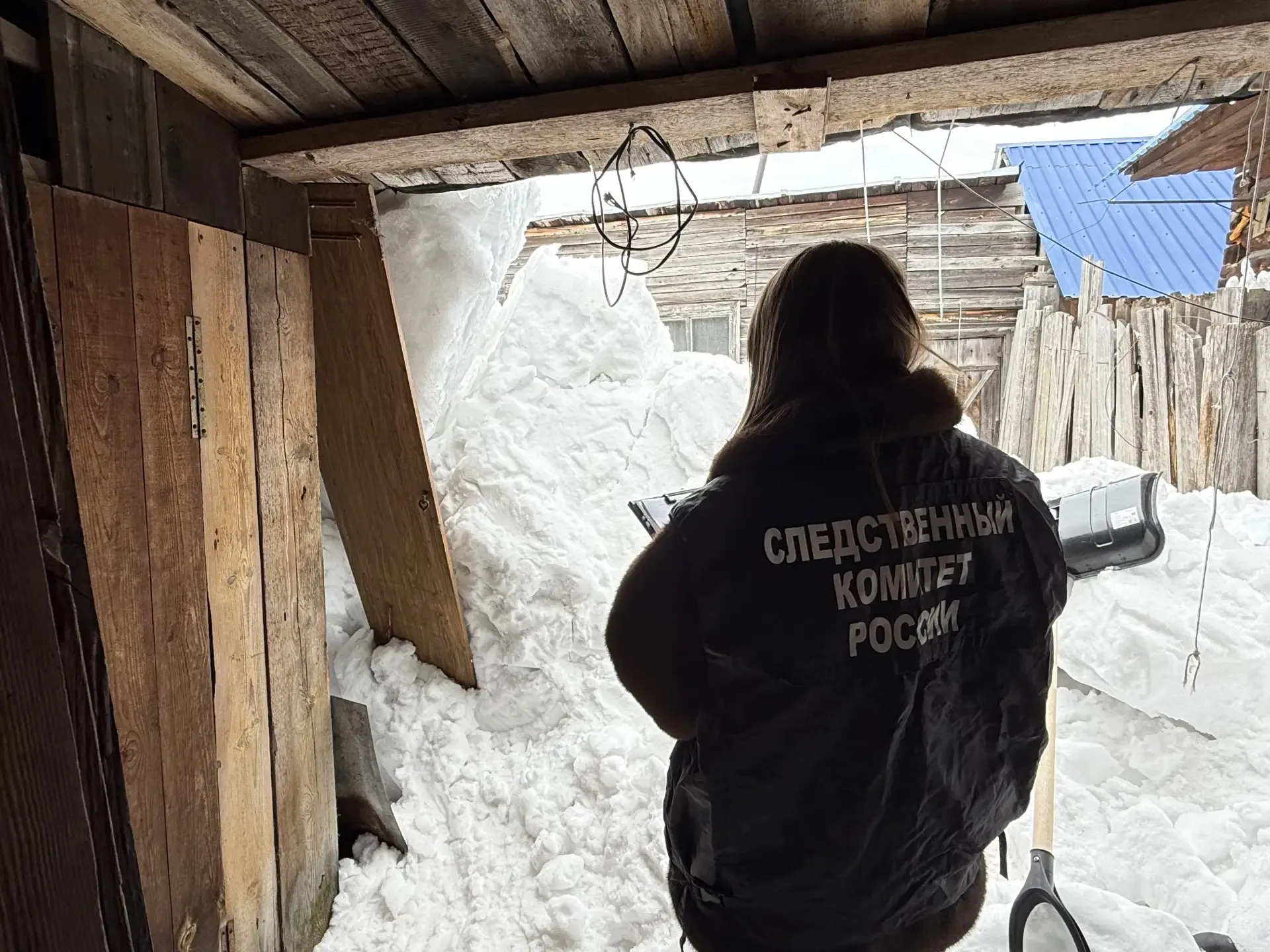 Жительница Томска погибла после cхода наледи с крыши частного дома