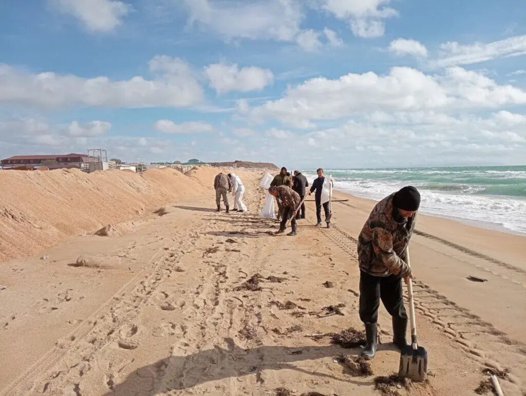 В Витязево восстановили километровый тестовый участок пляжа