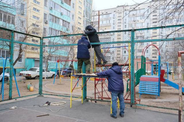 В Советском районе приступили к обновлению спортивного поля на Краснодарской - PRO Астрахань