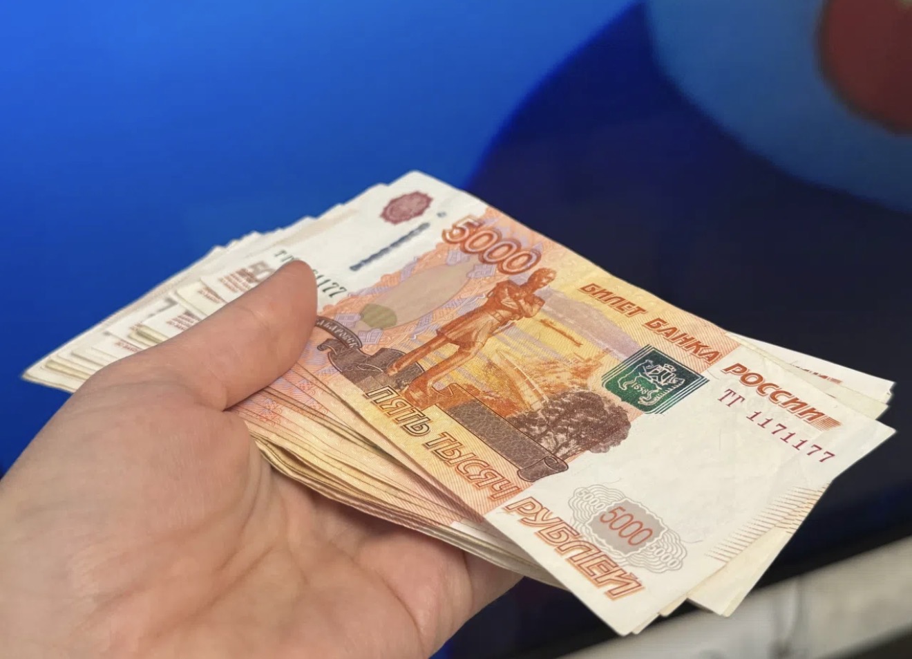 Астраханцы стали реже давать и брать деньги в долг