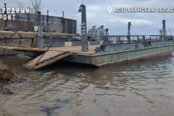 Следком заинтересовался свалками и неработающим паромом в астраханском селе