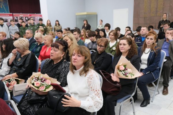 Семьям участников СВО вручили награды их героев - PRO Астрахань