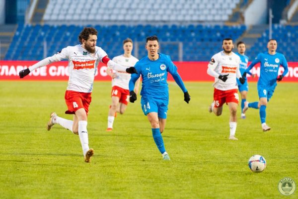 В первом домашнем матче года астраханский «Волгарь» сыграл вничью