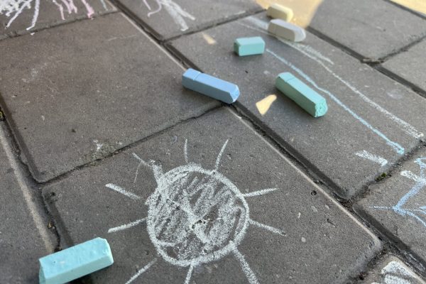 В Астрахани спасатели вызволили 10-месячного малыша из комнаты, которую заперли старшие дети - PRO Астрахань