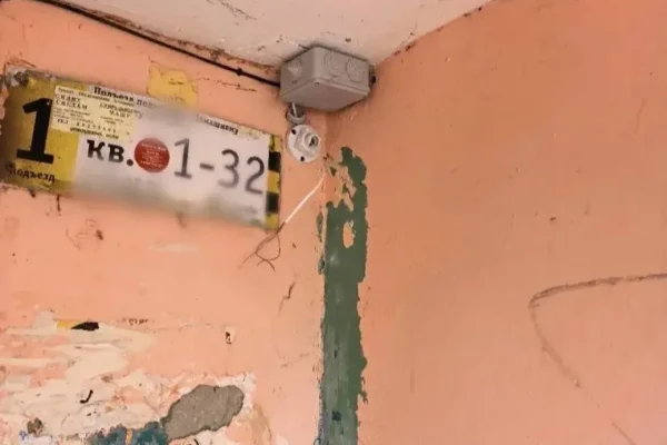 В Астрахани поймали подростка, разбившего камеру уличного наблюдения