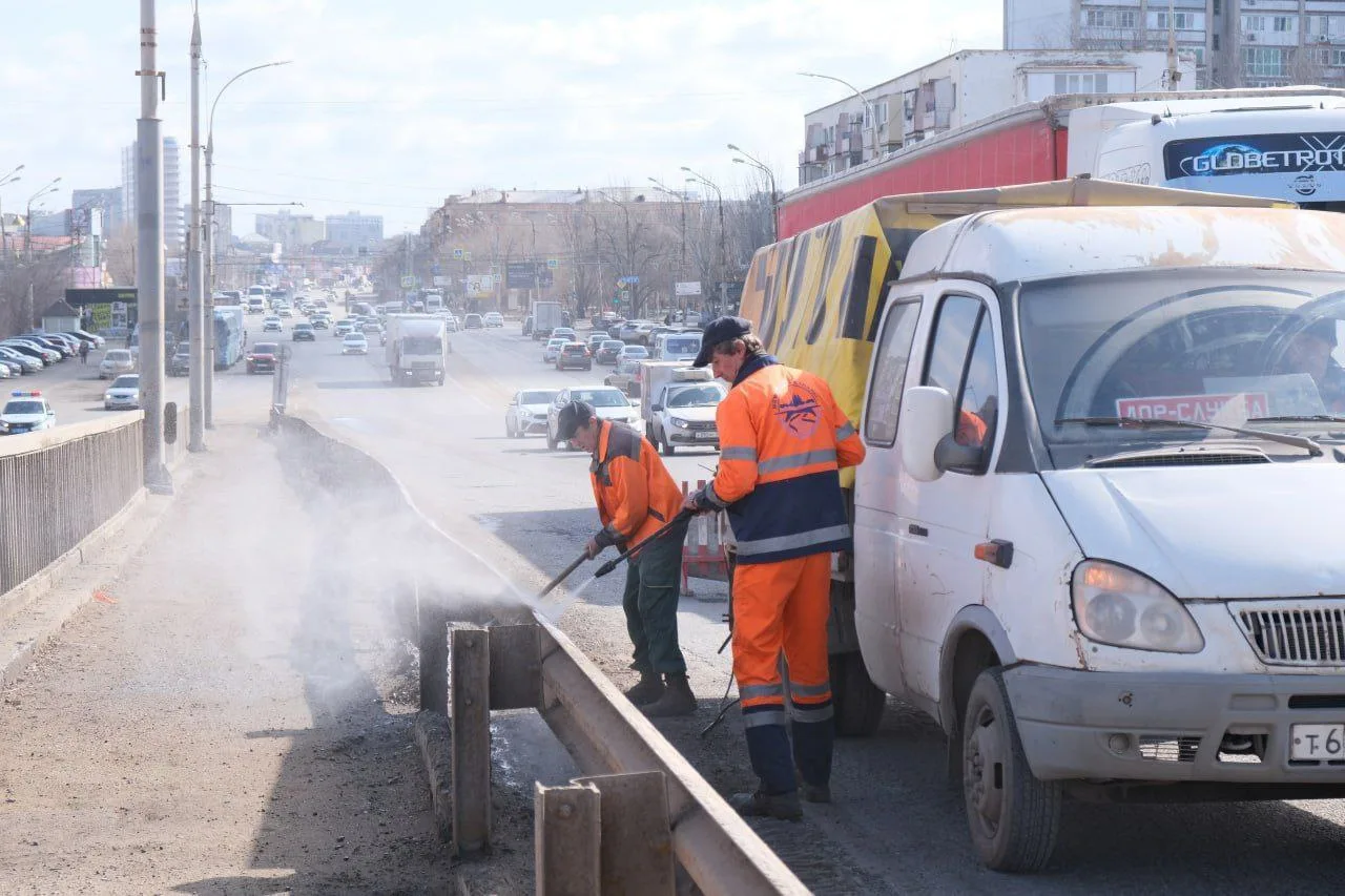 В Астрахани Новый мост приводят в порядок