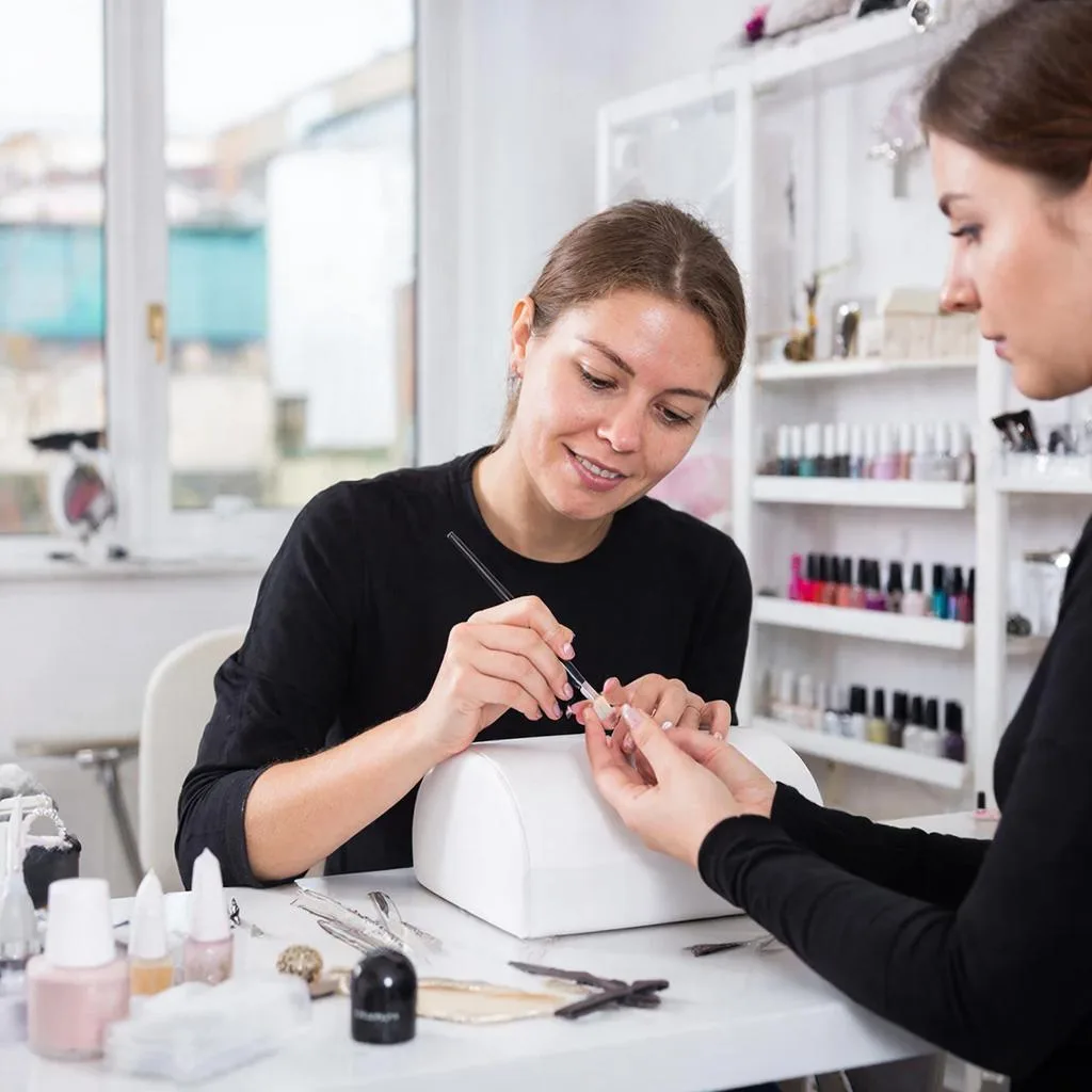 В России утвердили ГОСТ на маникюр