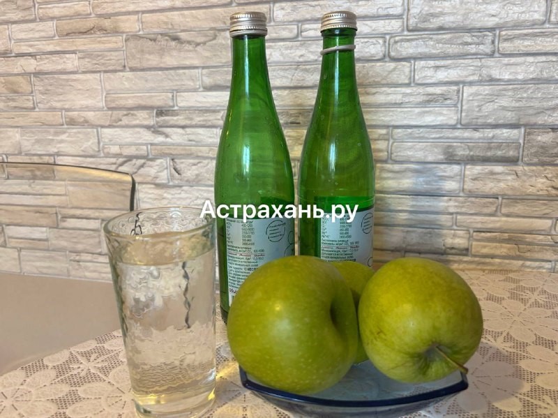 Врачи рассказали, кому вредно пить минеральную воду