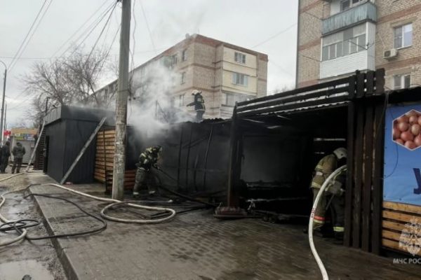 Стала известна причина крупного пожара в торговых павильонах Астрахани