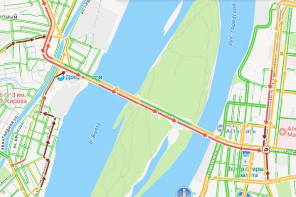 На Новом мосту через Волгу пробка 
