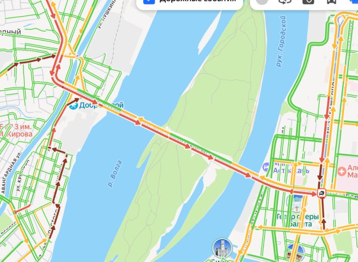 На Новом мосту через Волгу пробка 
