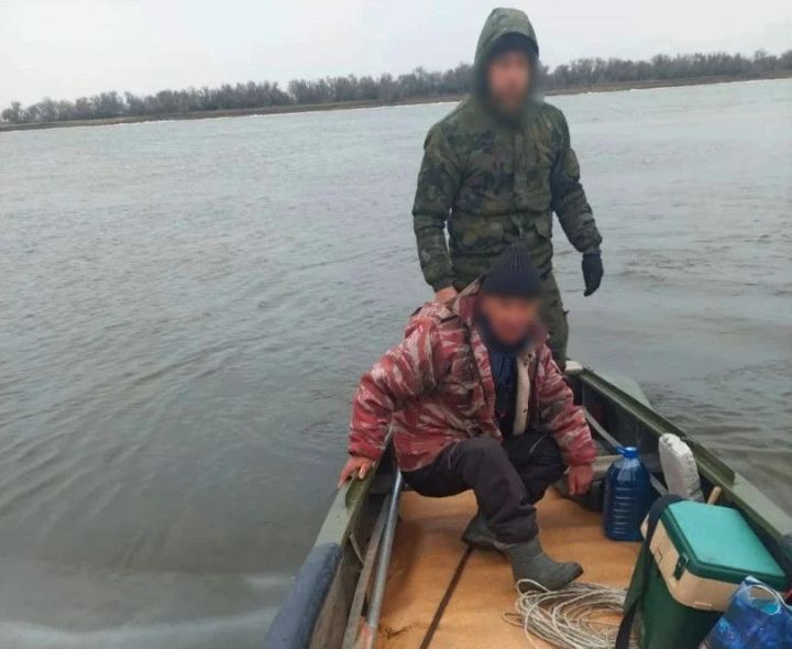 В Астраханской области спасли унесенного на льдине человека