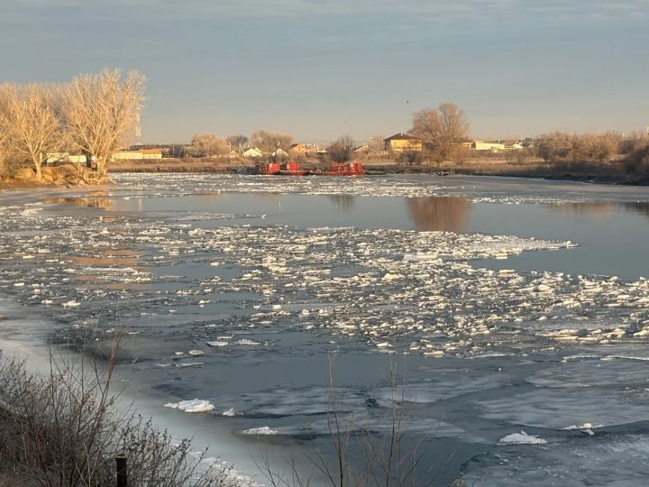 Рыбаки на низком старте. Ночные морозы и лёд задержали путину