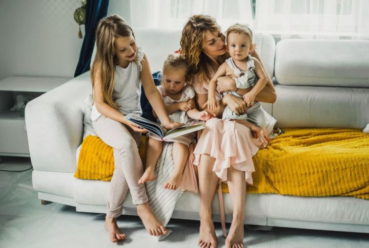 Больше детей – раньше пенсия. Об особенностях формирования пенсионных прав женщин