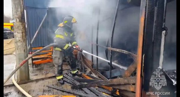 Ларьки горят в Астрахани