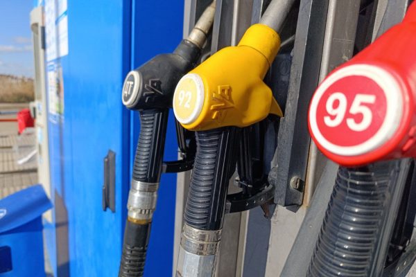С 1 апреля астраханцев ждет новый скачок цен на бензин - PRO Астрахань