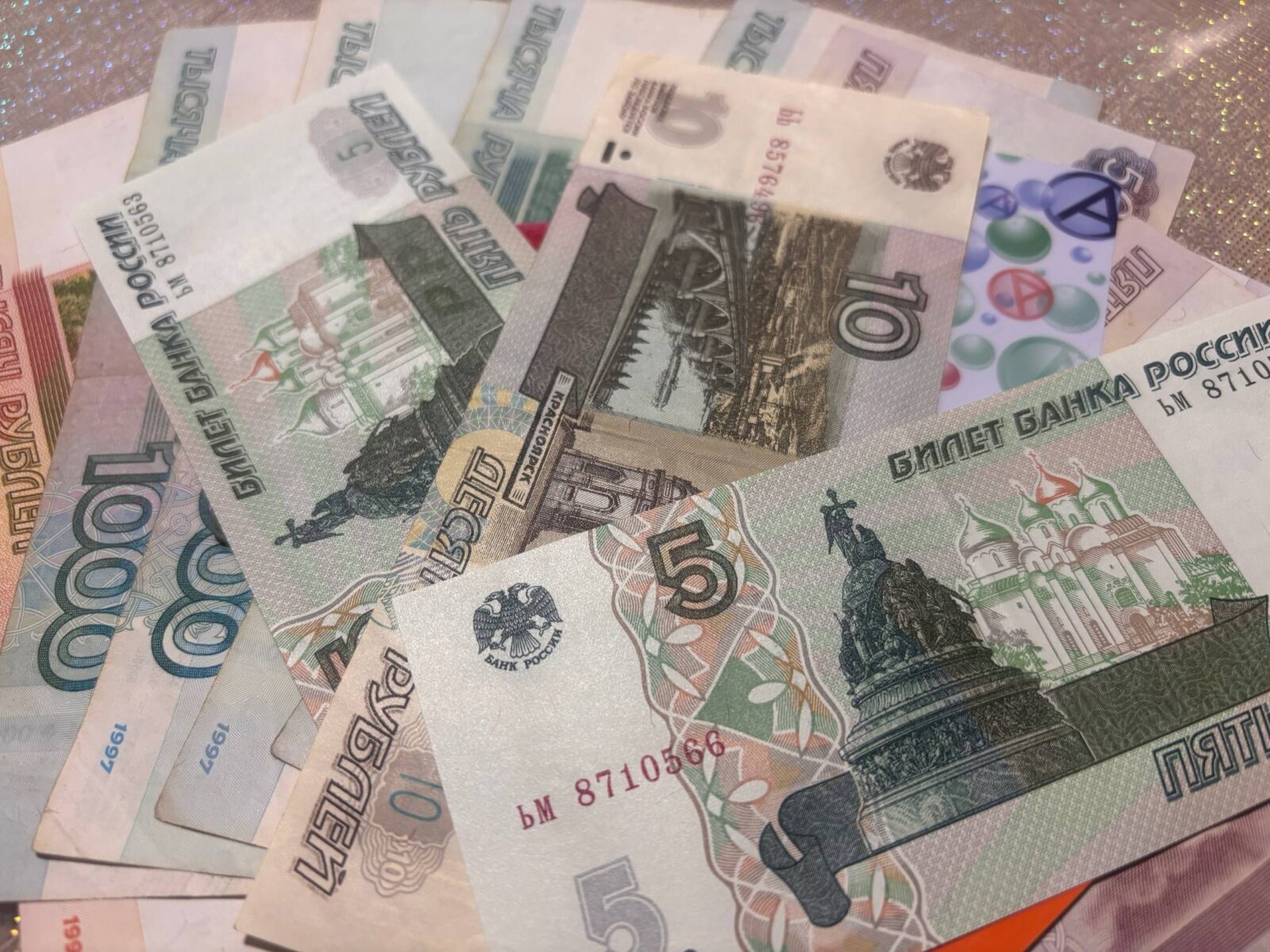 Фальшивок стало меньше, но расслабляться рано: астраханцам рассказали о статистике поддельных денег - PRO Астрахань