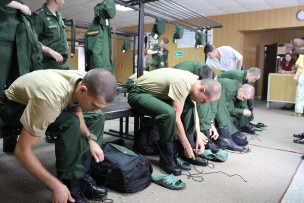 Российские власти хотят разрешить отправку в армию даже во время судебного спора с военкоматом