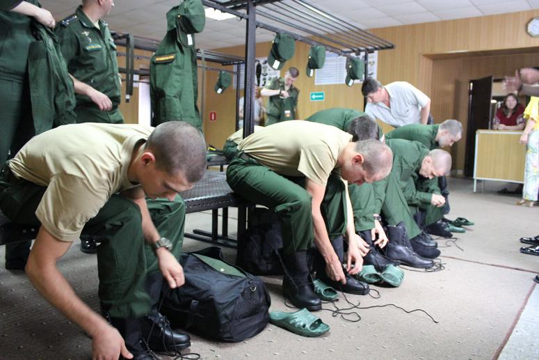 Российские власти хотят разрешить отправку в армию даже во время судебного спора с военкоматом
