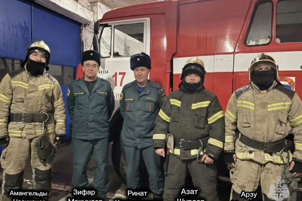 Пожарные полезли в окно, чтобы спасти задыхавшуюся в пожаре астраханку | АРБУЗ