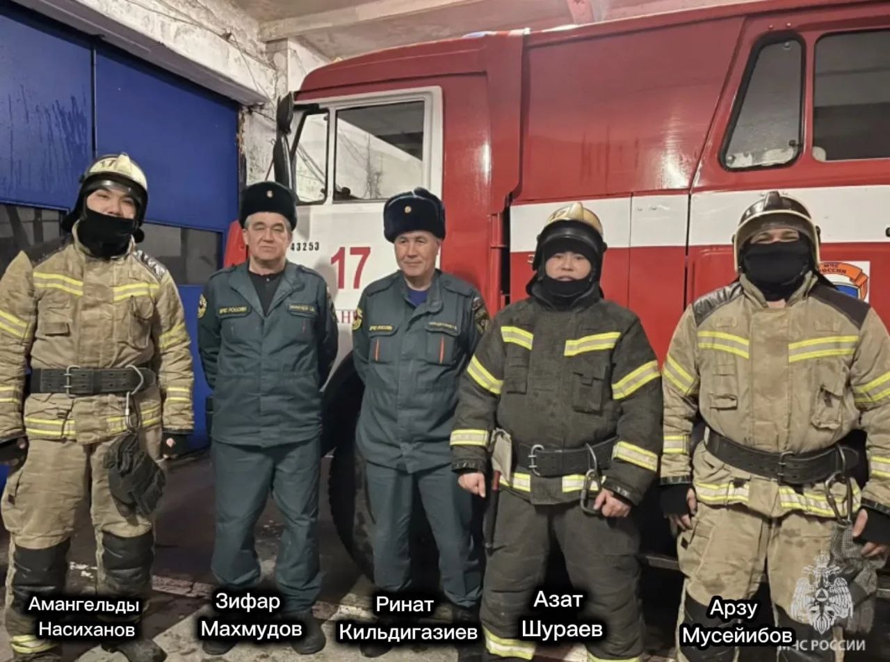 Пожарные полезли в окно, чтобы спасти задыхавшуюся в пожаре астраханку | АРБУЗ