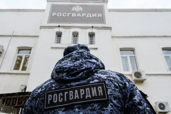 Пьяные астраханцы на баркасе заплыли туда, куда не надо