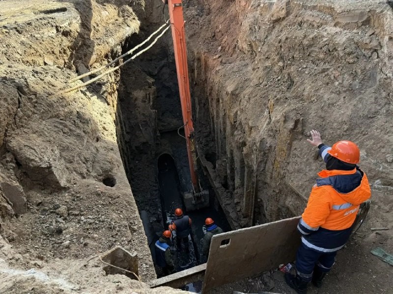 В Ленинском районе Астрахани обновляют систему водоотведения