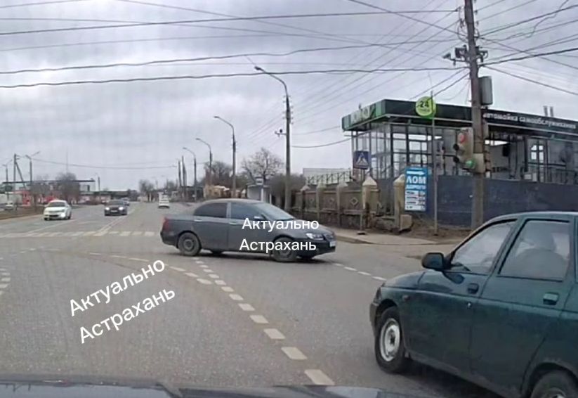 Проскочил в миллиметре: астраханец чуть не совершил две аварии подряд | АРБУЗ